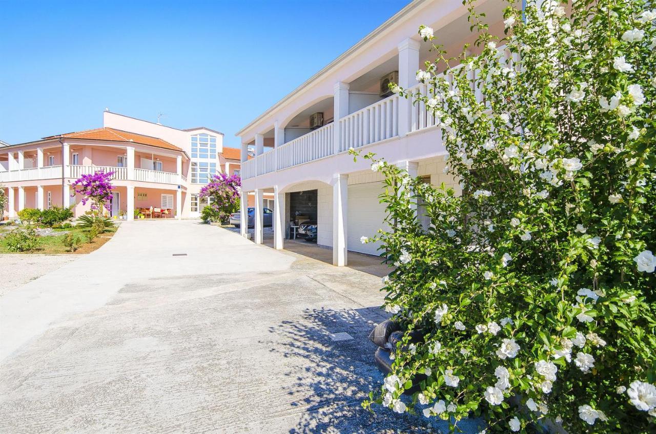 Apartments Hrgovic 罗戈兹尼察 外观 照片