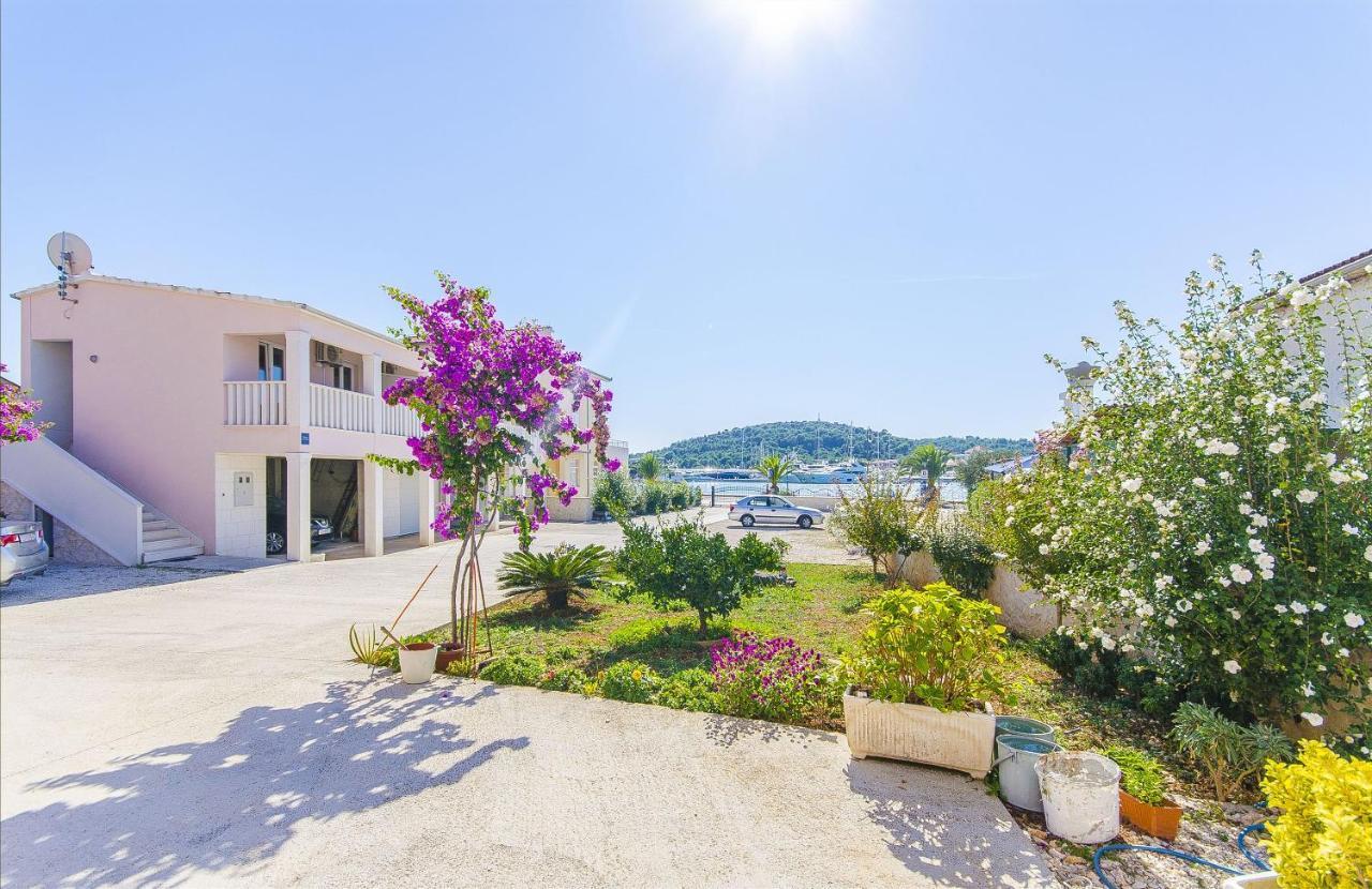 Apartments Hrgovic 罗戈兹尼察 外观 照片
